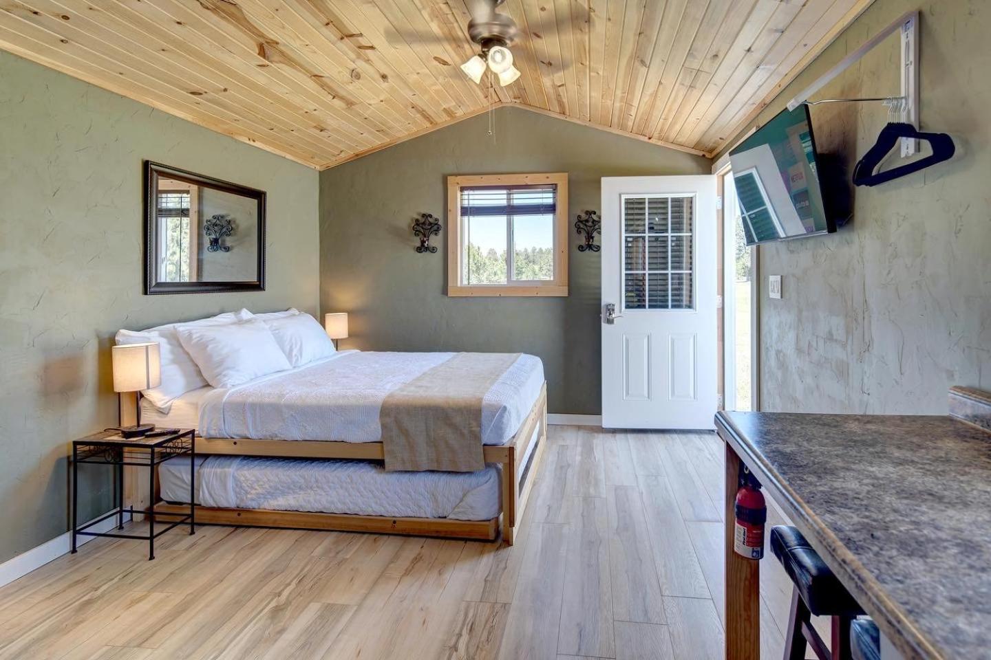 Eagle'S Landing Lodge Кастер Екстер'єр фото